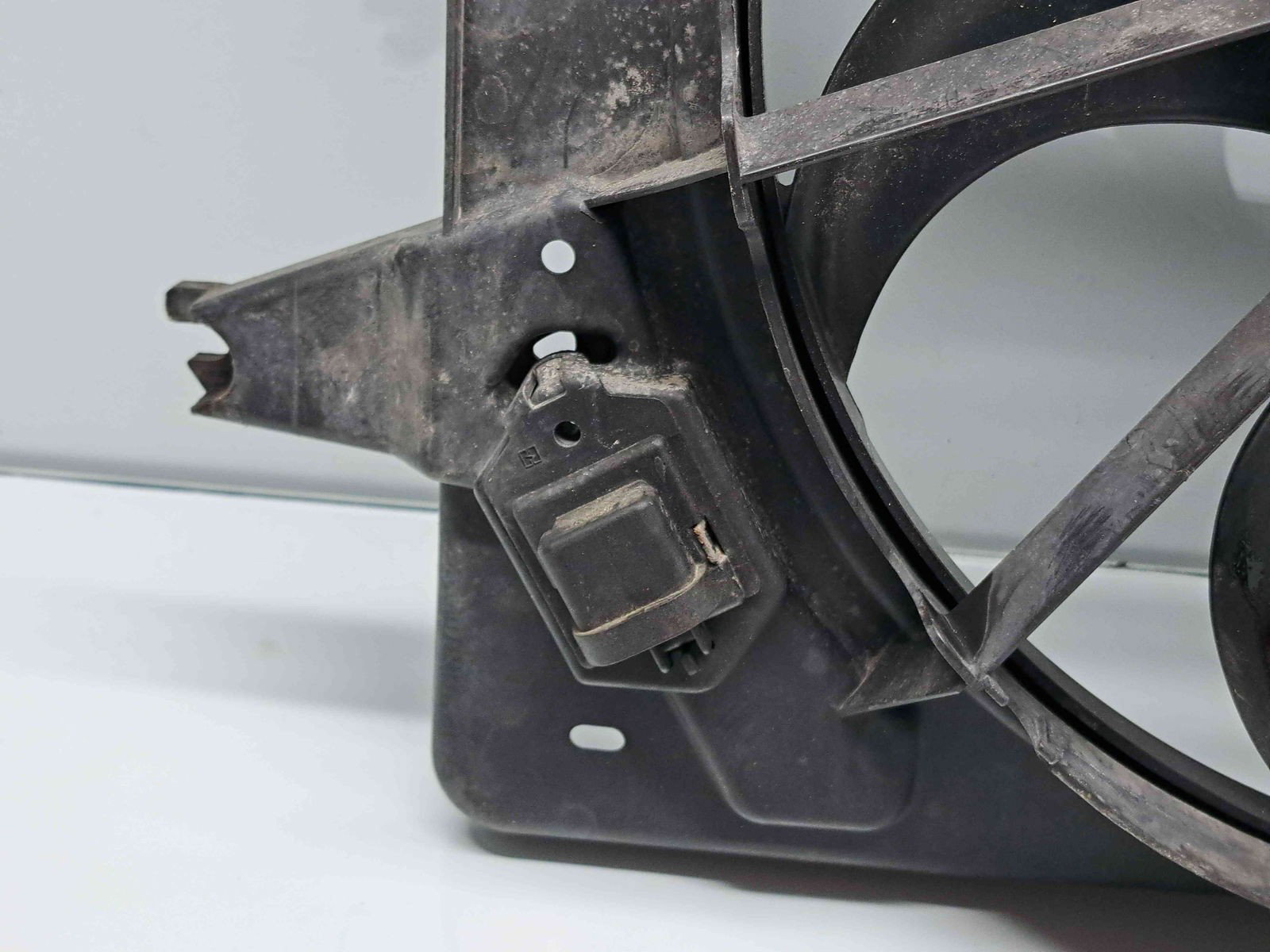 Electroventilator Dacia Sandero 2 [Fabr 2012-2020] 3136613347 1.6 B K4M-F6 77KW / 105CP - imagine 4