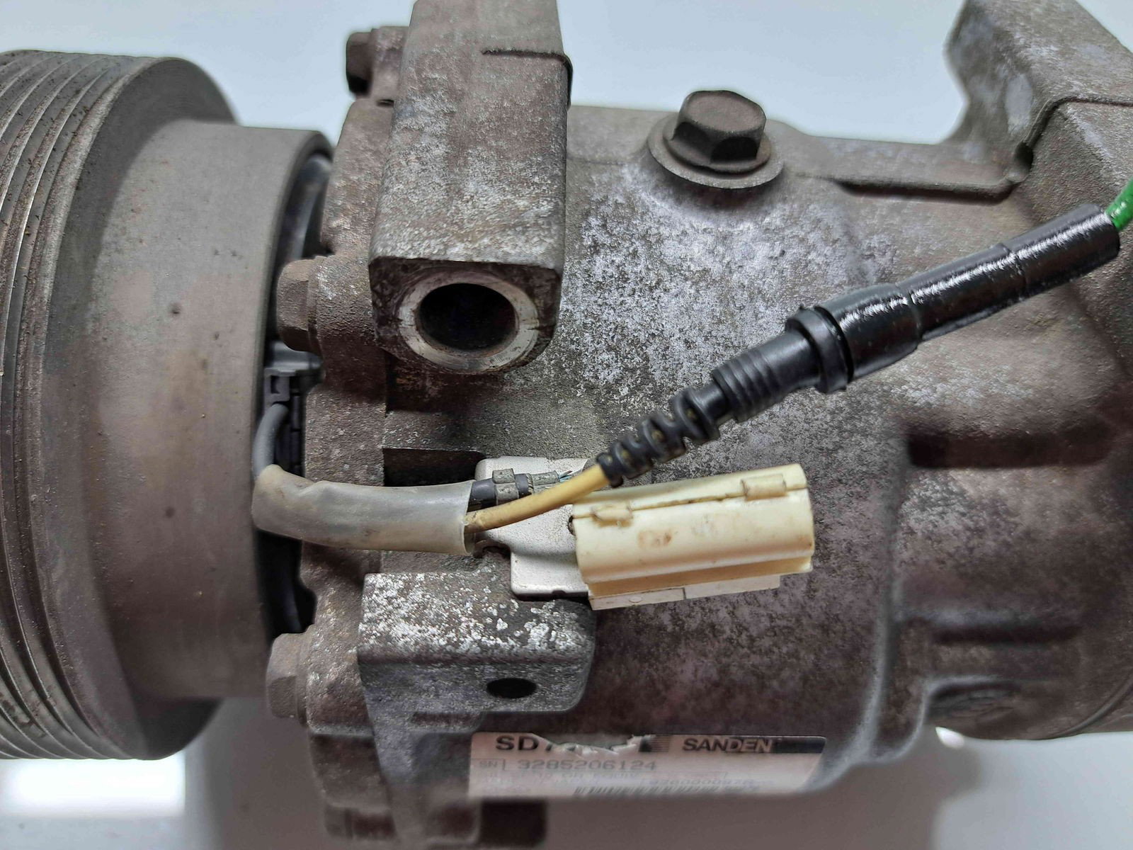 Compresor clima Dacia Sandero [Fabr 2008-2012] 926000097R 1.6 B K4M-F6 77KW / 105CP - imagine 3