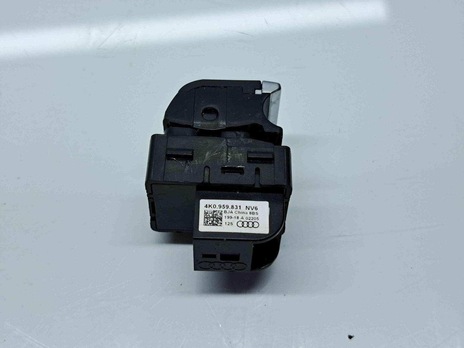Buton deschidere portbagaj Audi A6 (4A2, C8) S-line [Fabr 2018-2025] 4K0959831 - imagine 2