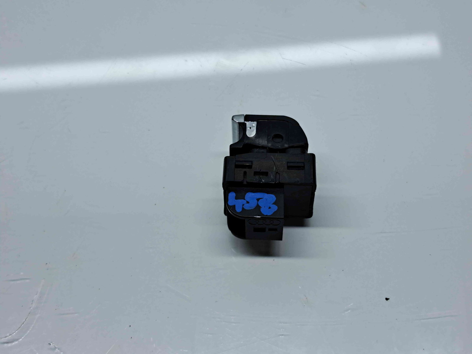 Buton deschidere portbagaj Audi A6 (4A2, C8) S-line [Fabr 2018-2025] 4K0959831 - imagine 4