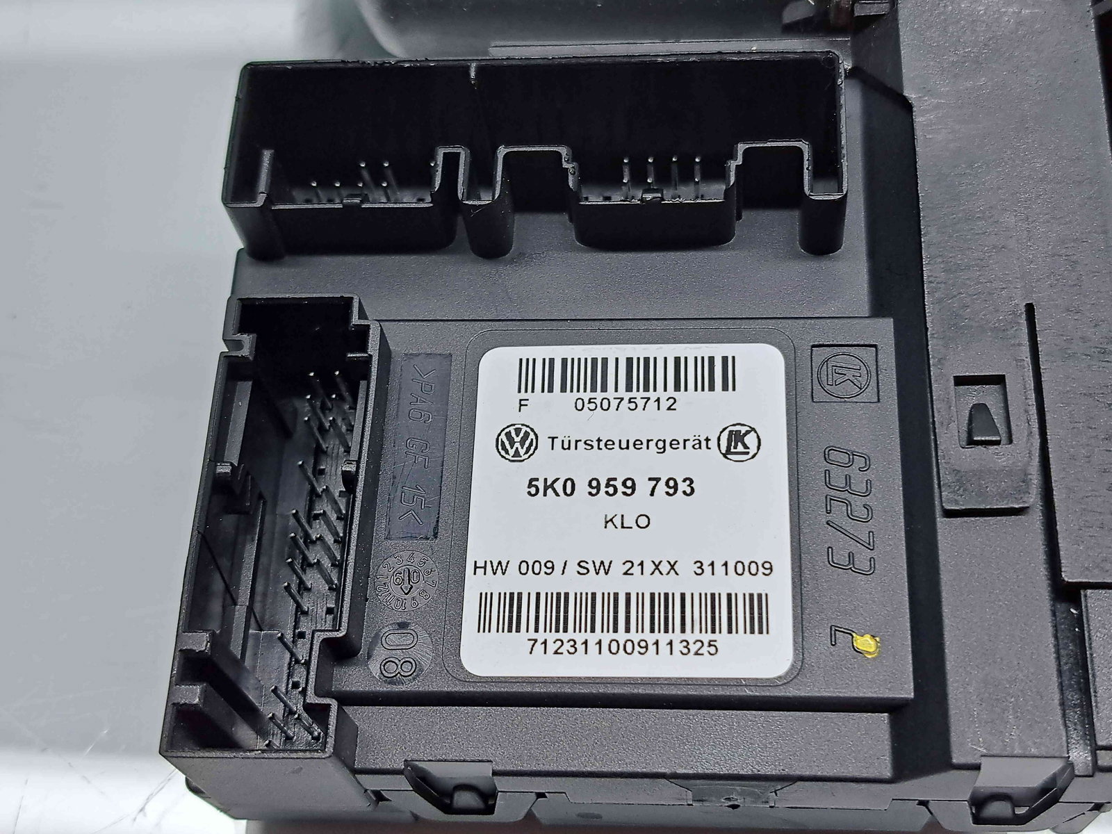 Motoras geam dreapta fata Volkswagen Golf 6 (5K1) [Fabr 2009-2013] 5K0959793 / 5K0959701B - imagine 3