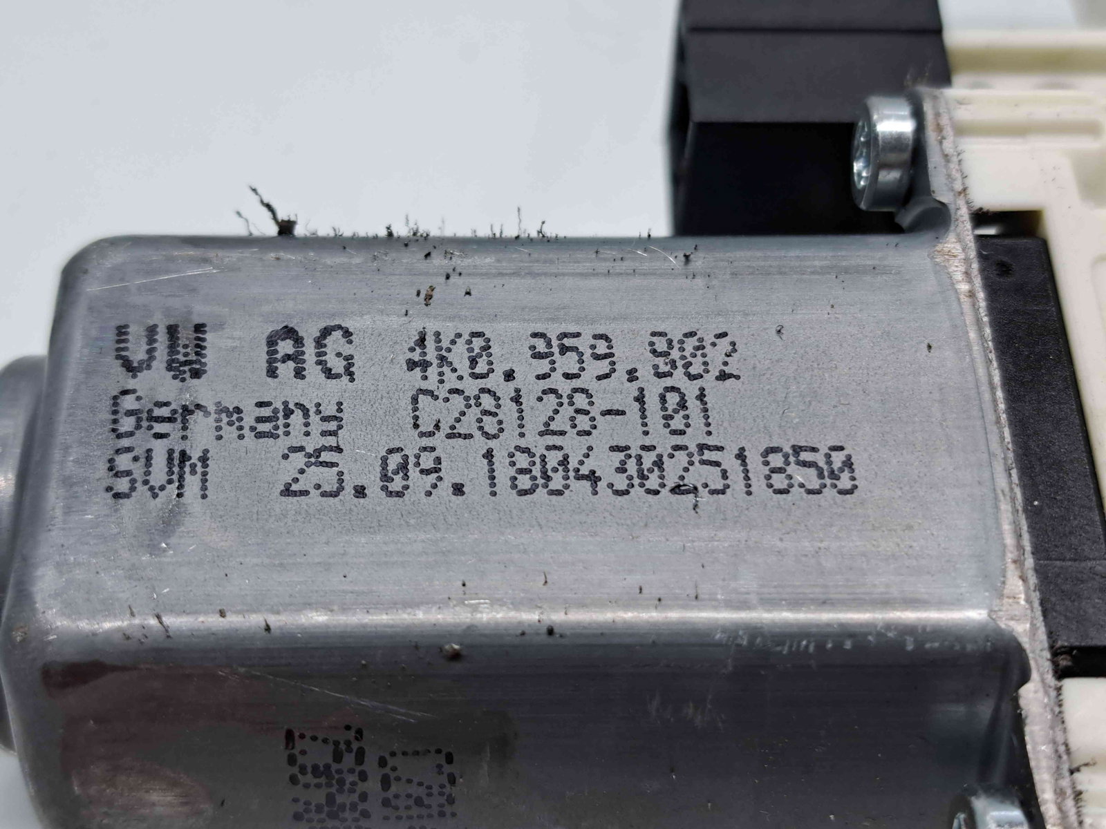 Motoras geam dreapta fata Audi A6 (4A2, C8) S-line [Fabr 2018-2025] 4K0959802 - imagine 4