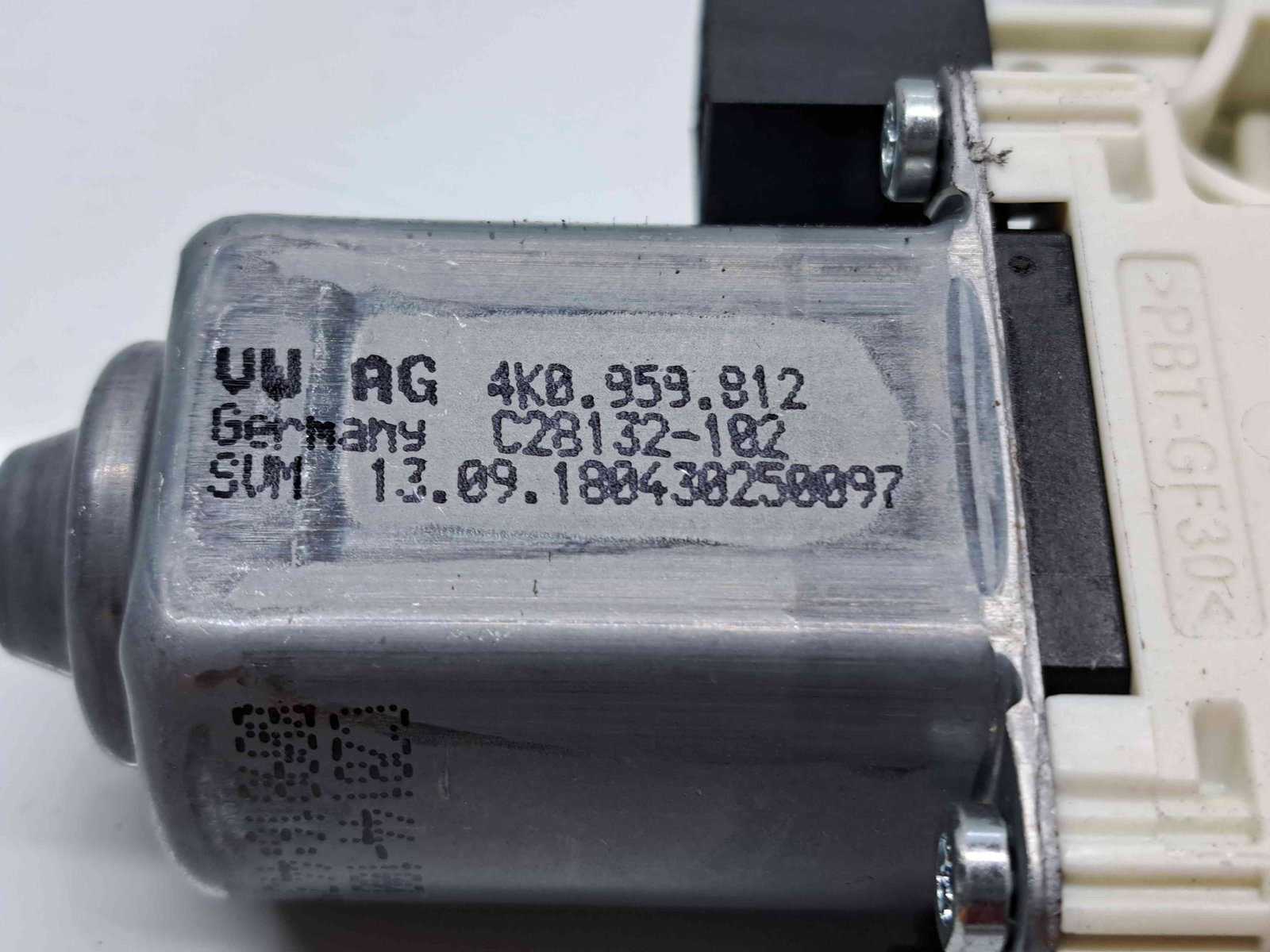 Motoras geam dreapta spate Audi A6 (4A2, C8) S-line [Fabr 2018-2025] 4K0959812 - imagine 4