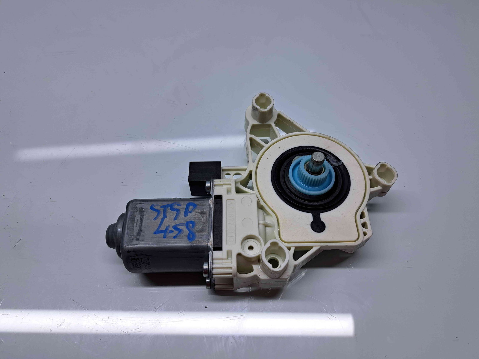 Motoras geam stanga spate Audi A6 (4A2, C8) S-line [Fabr 2018-2025] 4K0959811 - imagine 3