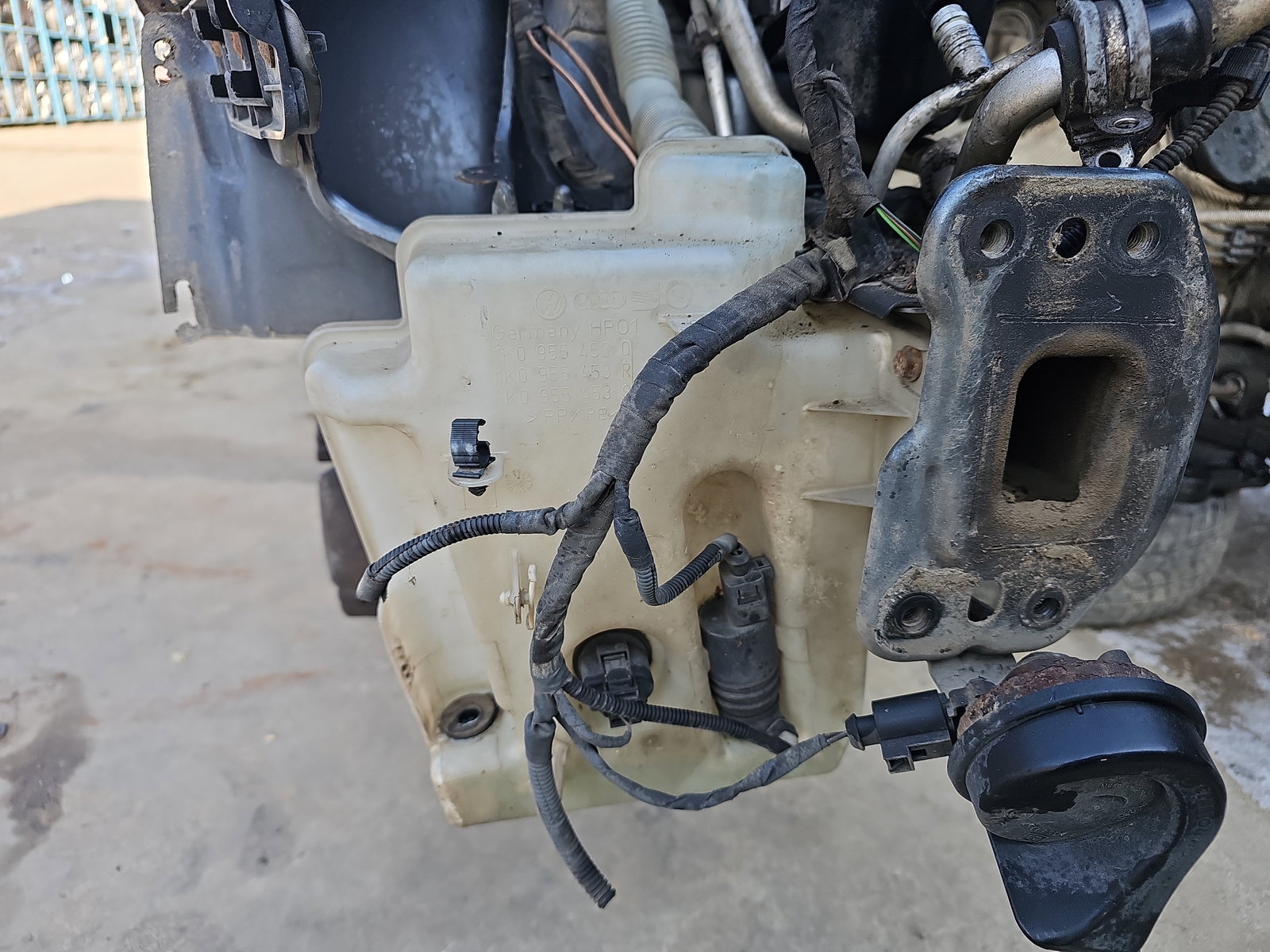 Vas lichid parbriz Volkswagen Jetta 3 (1K2) [Fabr 2005-2010] OEM - imagine 3