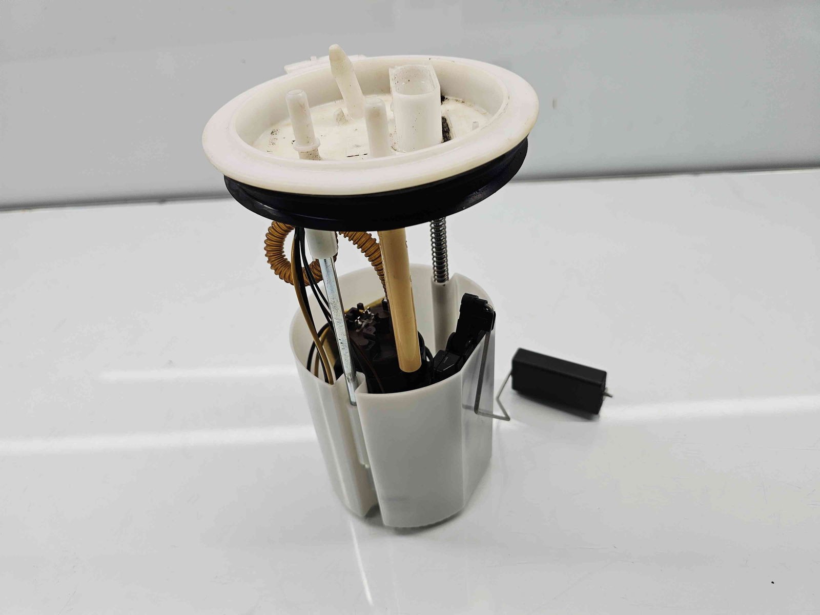 Pompa combustibil Skoda Yeti (5L) [Fabr 2009-2020] 1K0919051DA 1.6 Benz BSE 75KW / 102CP - imagine 2