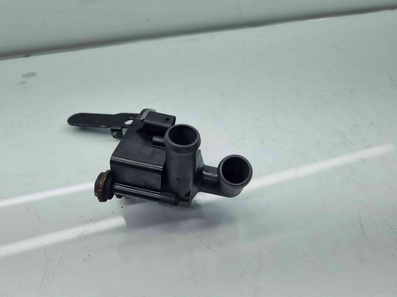 Pompa recirculare apa Skoda Superb II (3T4) [Fabr 2008-2015] 5N0965561 2.0 TDI CBAB 103KW / 140CP - imagine 2