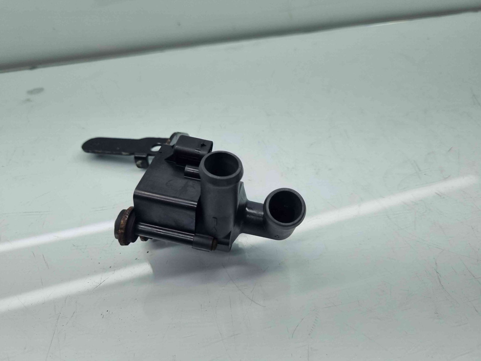 Pompa recirculare apa Volkswagen Golf 6 (5K1) [Fabr 2009-2013] 5N0965561 2.0 TDI CBAB 103KW / 140CP - imagine 6