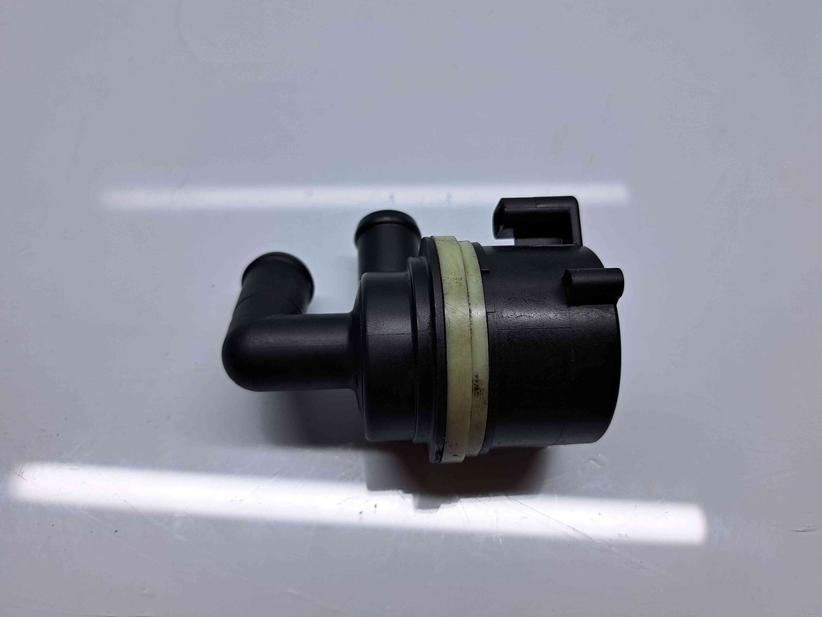 Pompa recirculare apa Volkswagen Tiguan (5N) [Fabr 2007-2016] 5N0965561A 1.6 TDI CAYC 77KW / 105CP - imagine 2