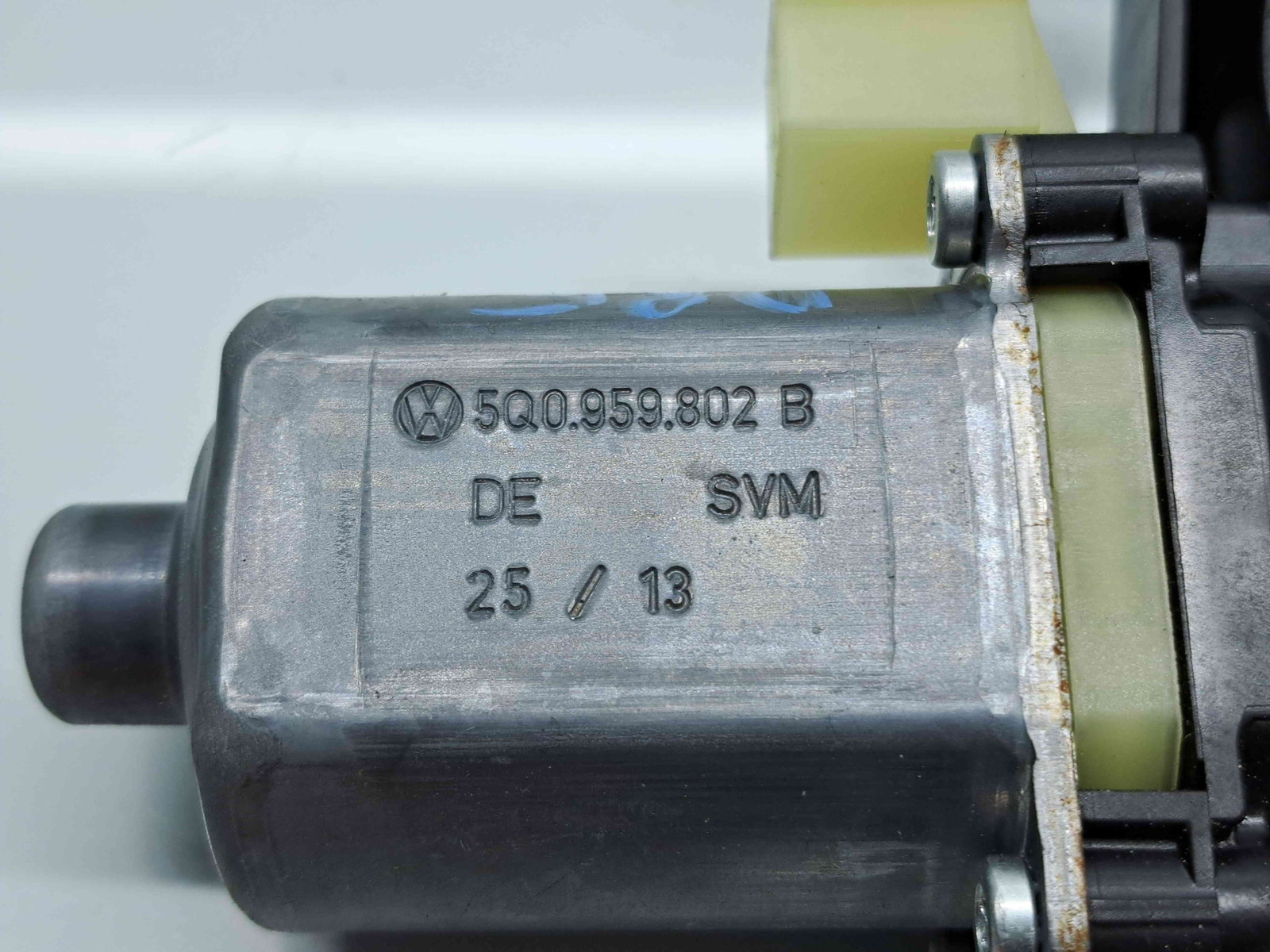 Motoras geam dreapta fata Volkswagen Golf 7 (5G) [Fabr 2014-prezent] 5Q0959802B - imagine 2