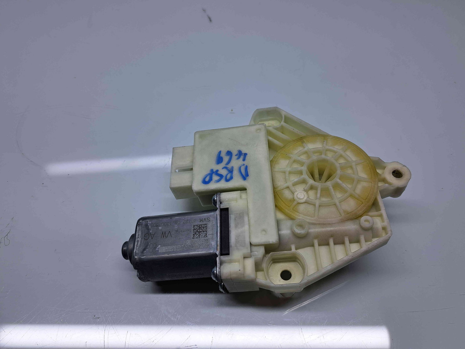 Motoras geam dreapta spate Volkswagen Golf 7 (5G) [Fabr 2014-prezent] 5Q4959812A - imagine 3