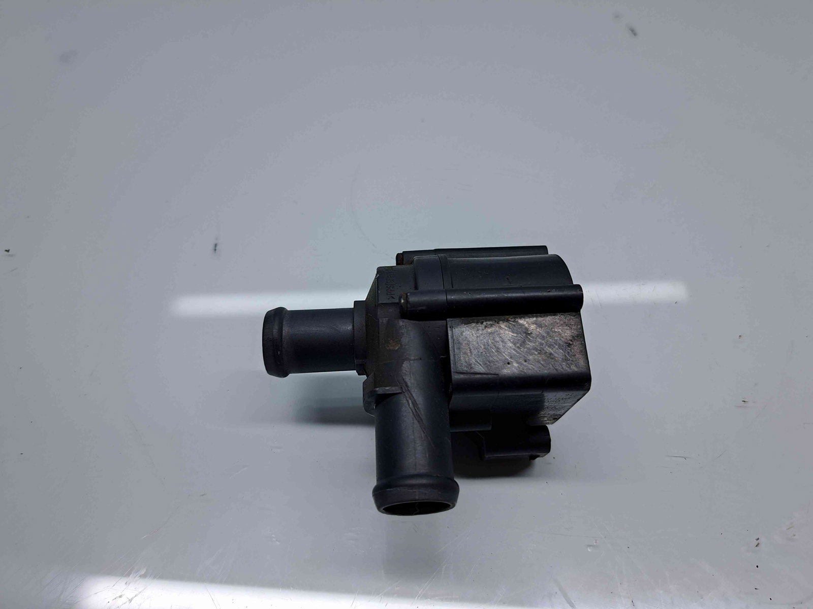 Pompa recirculare apa Volkswagen Passat B8 Variant (3G5) [Fabr 2015-prezent] 5Q0965561B 1.6 TDI DCXA 88KW / 120CP - imagine 4