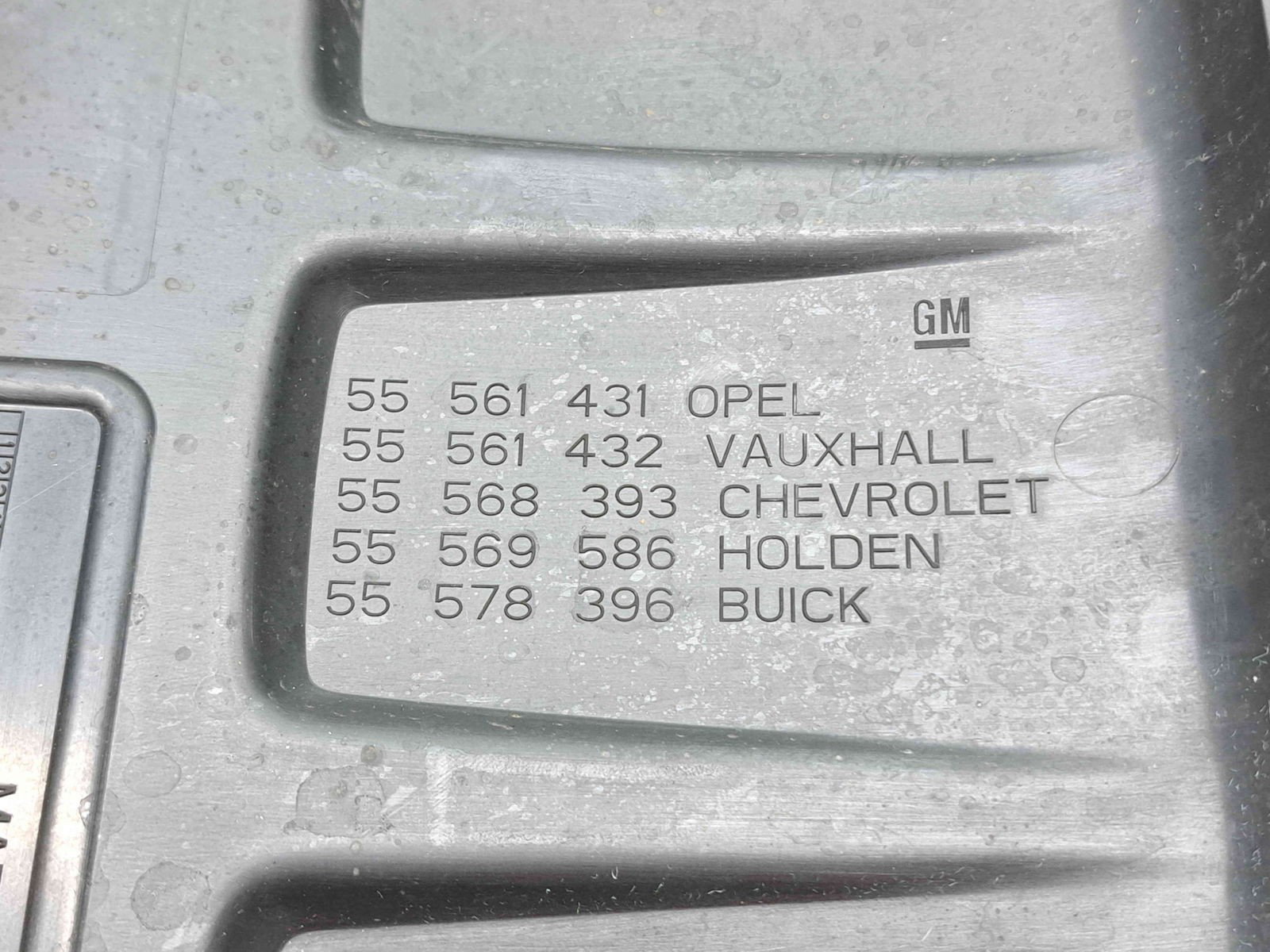 Capac motor Opel Astra J [Fabr 2009-2015] 55561431 1.4 Benz B14XEL 66KW / 90CP - imagine 2