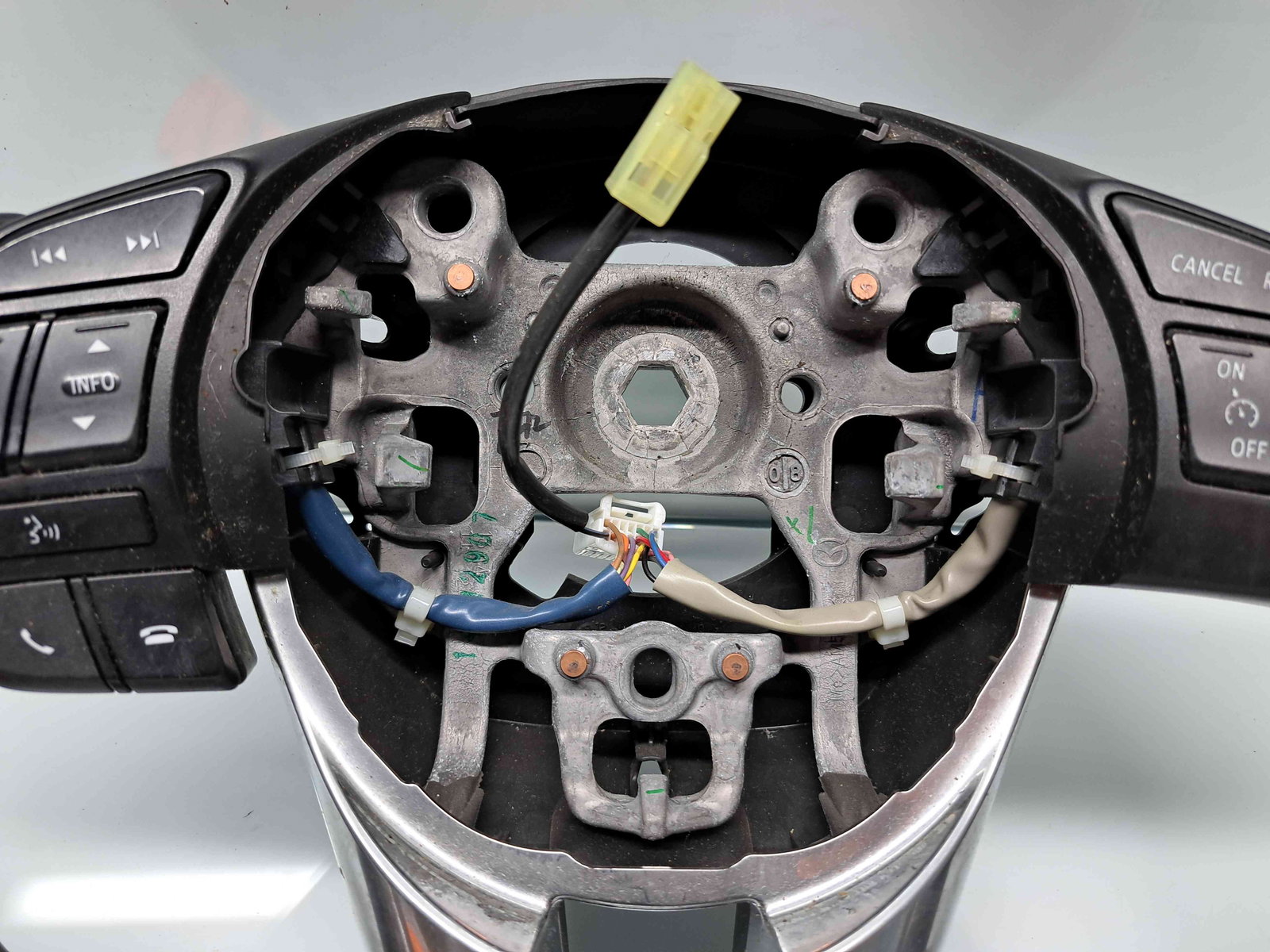 Volan MAZDA CX-5 (KE) [Fabr 2011-2016] OEM - imagine 4