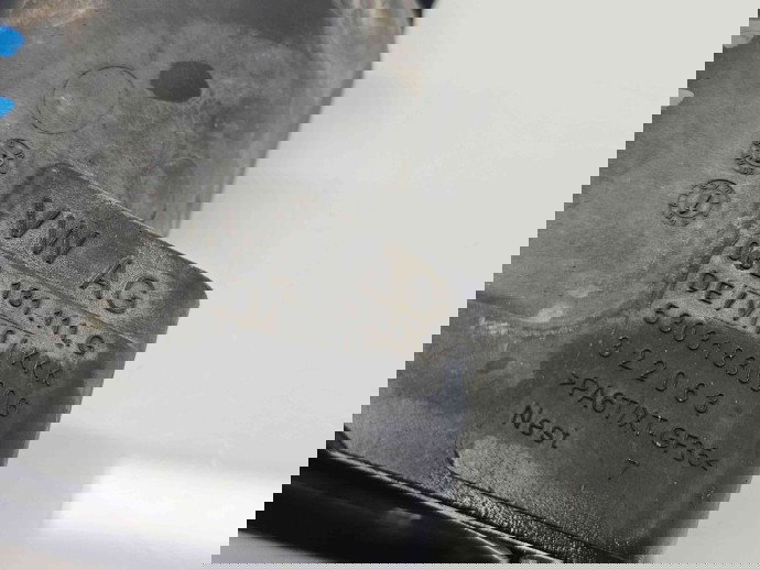 Rezonator aer  Volkswagen Golf 6 (5K1) [Fabr 2009-2013] 03L131111G 1.6 TDI CAYC 77KW / 105CP