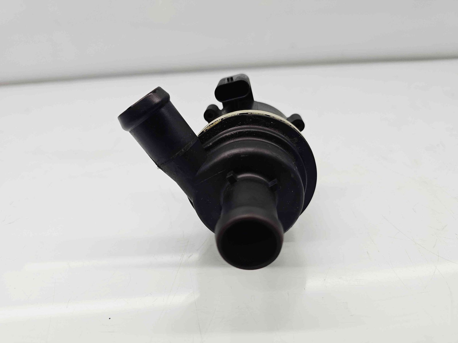 Pompa recirculare apa Volkswagen Polo (6R) [Fabr 2009-2016] 6R0965561A 1.6 TDI CAYC 77KW / 105CP - imagine 2