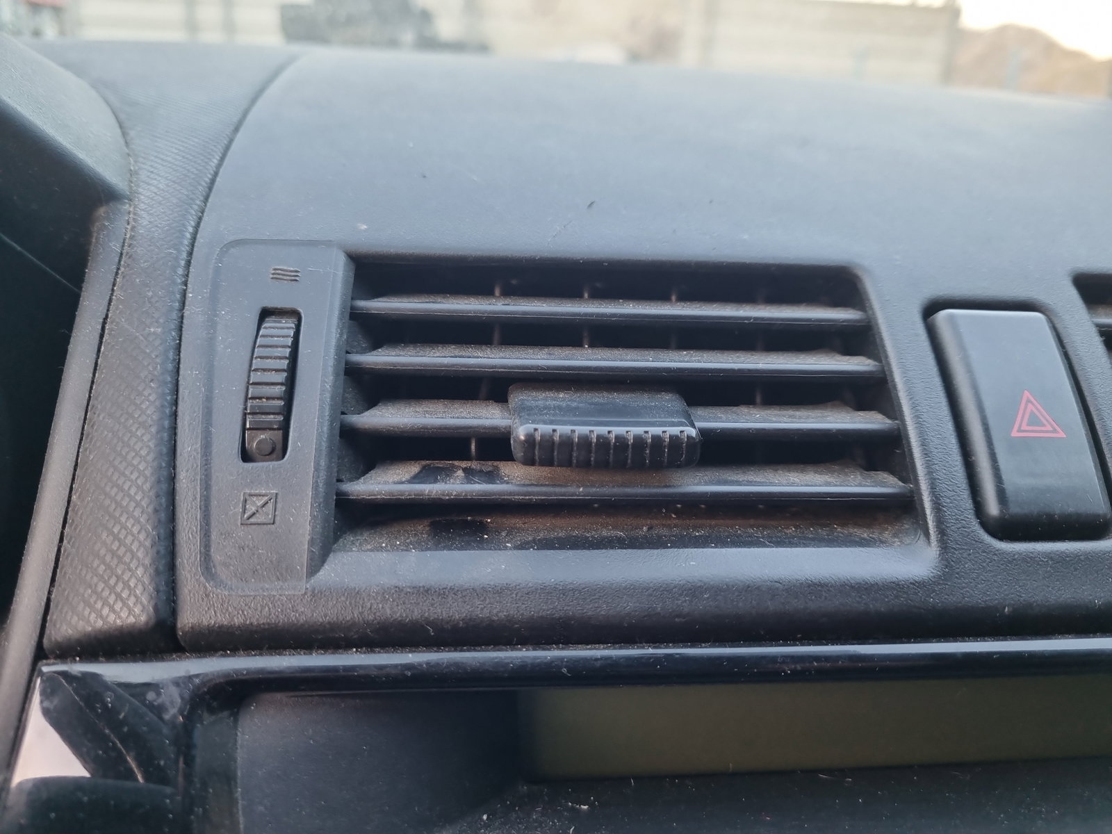 Grila aerisire centrala Mazda 3 (BK) [Fabr 2003-2009] OEM - imagine 2