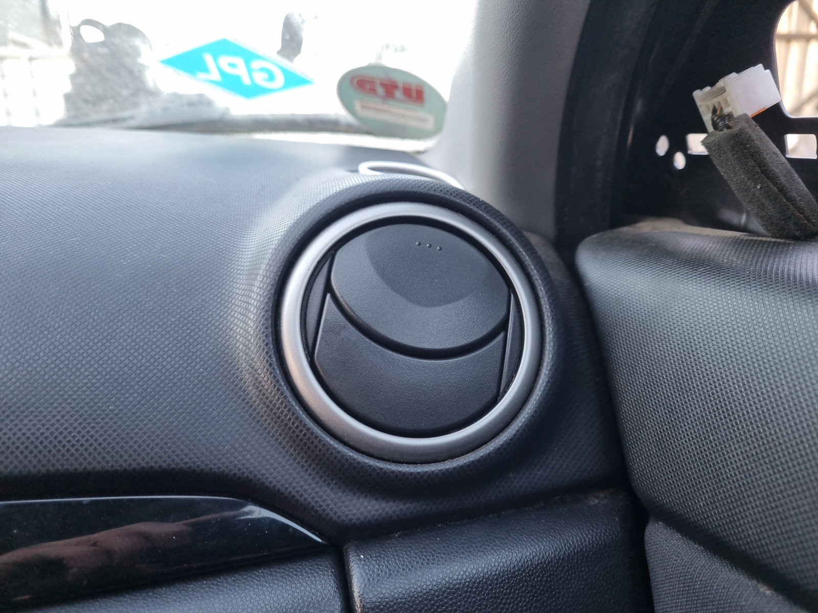 Grila aerisire dreapta Mazda 3 (BK) [Fabr 2003-2009] OEM - imagine 1