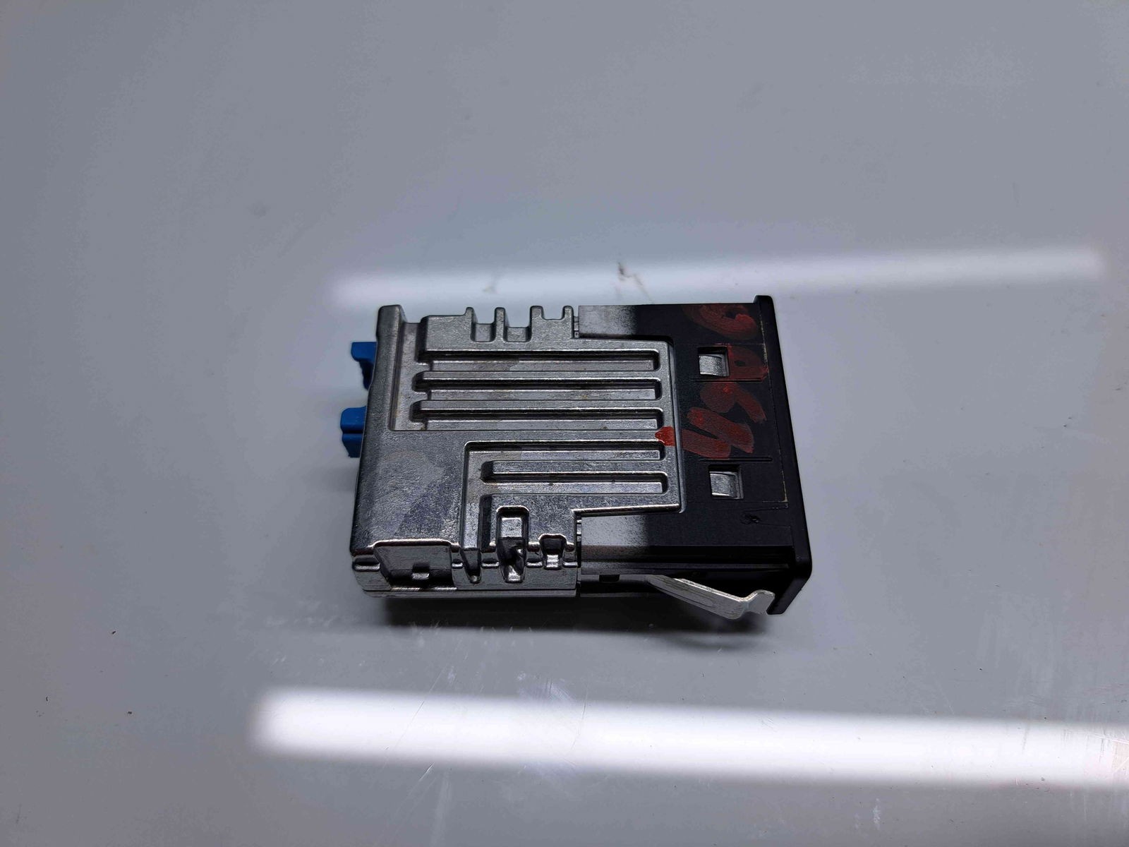 Conector auxiliar USB Bmw X1 (F48,F49) [Fabr 2015-2022] 8711938-01 - imagine 2