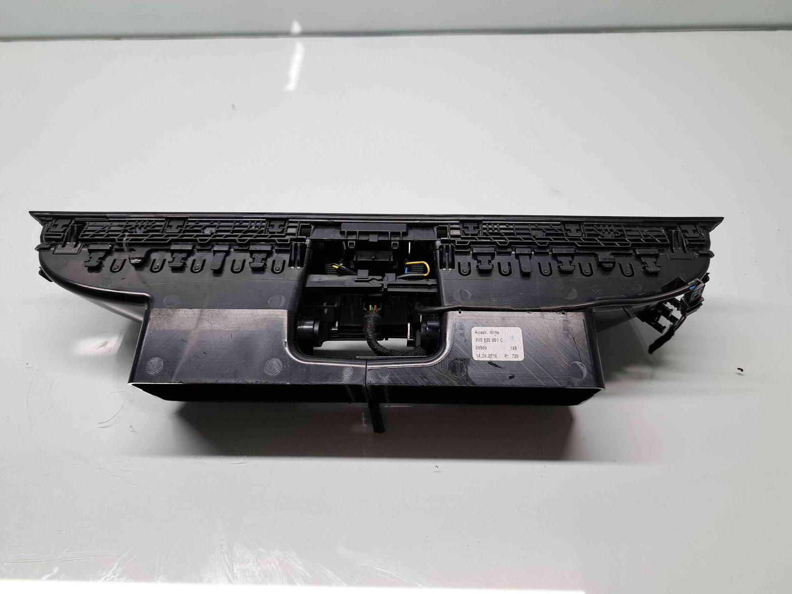 Grila aerisire centrala Skoda Superb III Combi (3V5) [Fabr 2015-2024] 3V0820951C - imagine 2