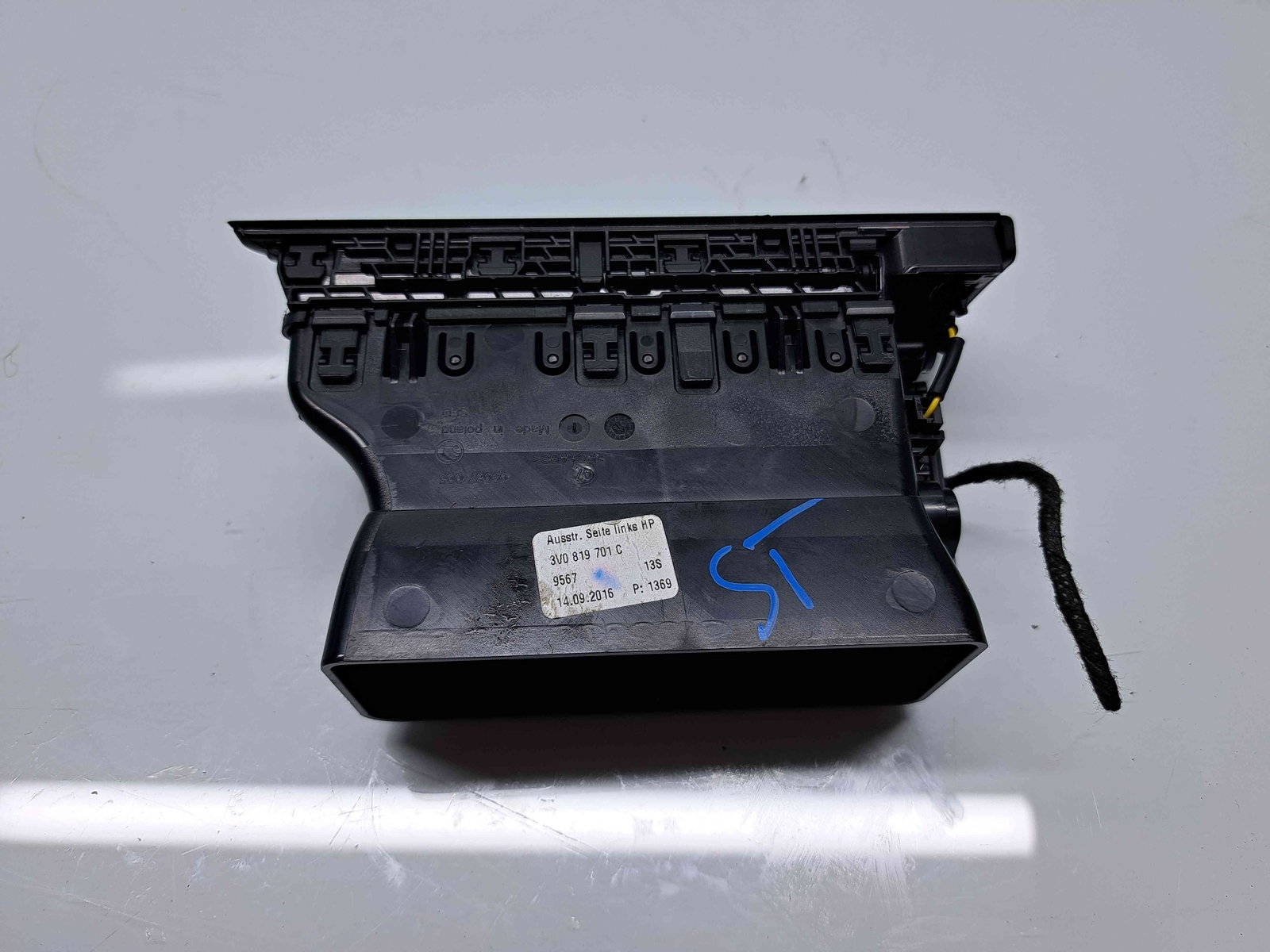 Grila aerisire stanga Skoda Superb III Combi (3V5) [Fabr 2015-2024] 3V0819701C - imagine 3