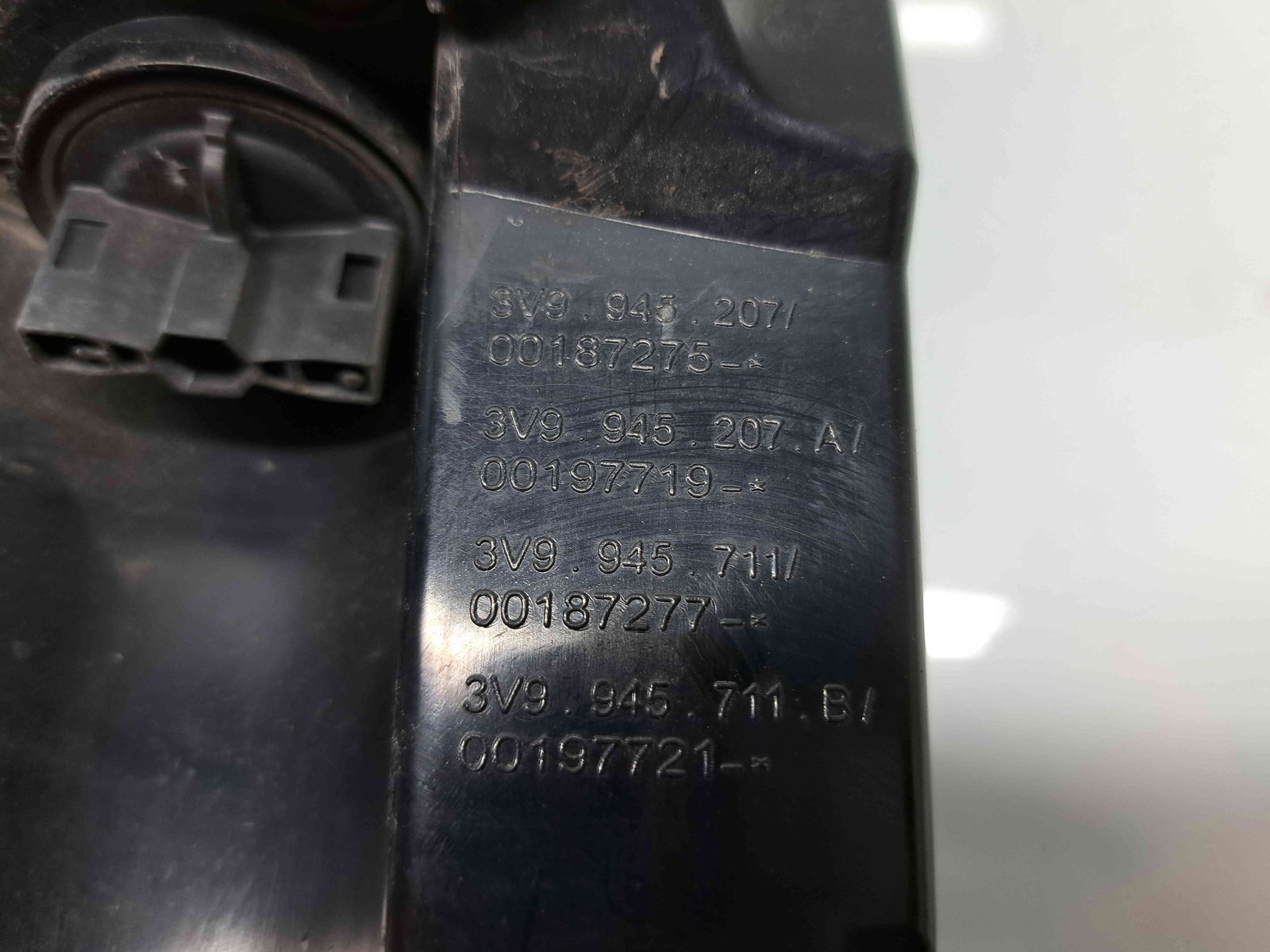 Stop aripa stanga Skoda Superb III Combi (3V5) [Fabr 2015-2024] 3V9945207A - imagine 5