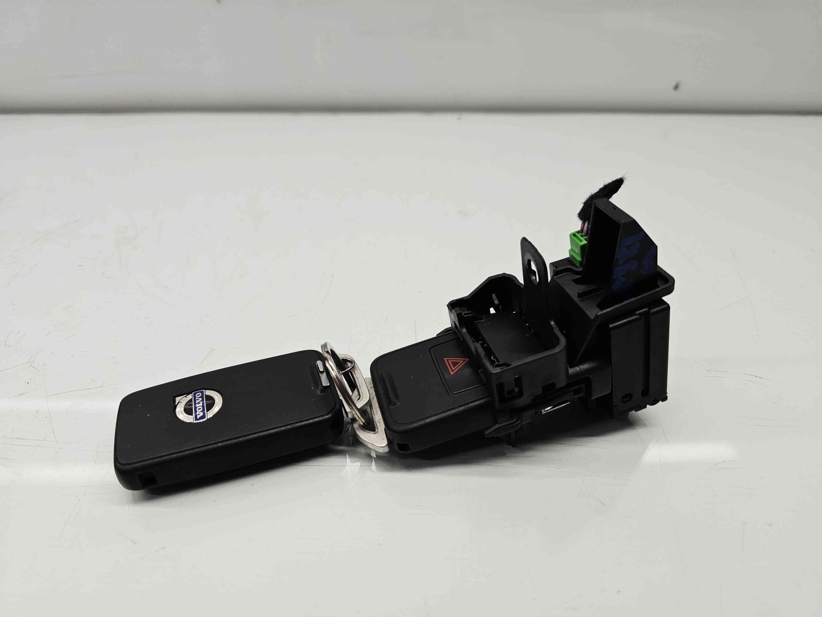 Contact cu cheie Volvo V60 [Fabr 2010-2018] 30659639 2.0 Benz B4204T90KW / 122CP - imagine 2