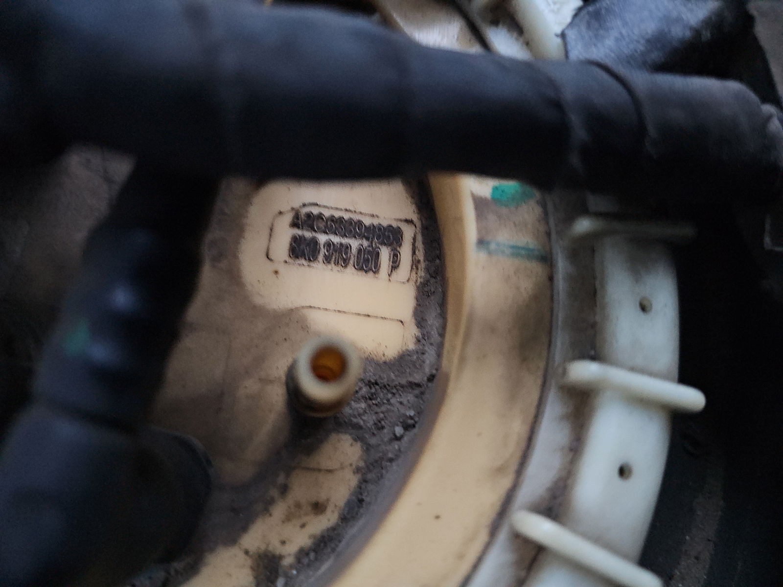 Pompa combustibil AUDI A5 (8T3) [Fabr 2007-2015] 8K0919050P 2.0 TDI CJCA 105KW / 143CP - imagine 2