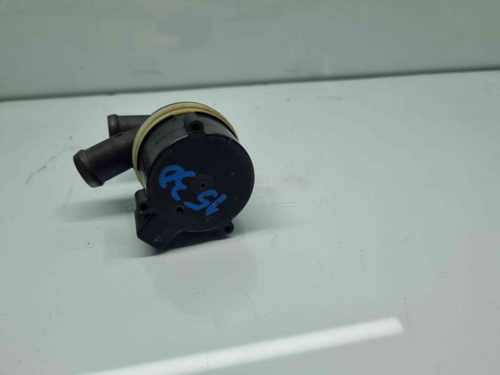 Pompa recirculare apa Volkswagen Tiguan (5N) [Fabr 2007-2016] 5N0965561A 2.0 TDI CJCA 105KW / 143CP - imagine 4