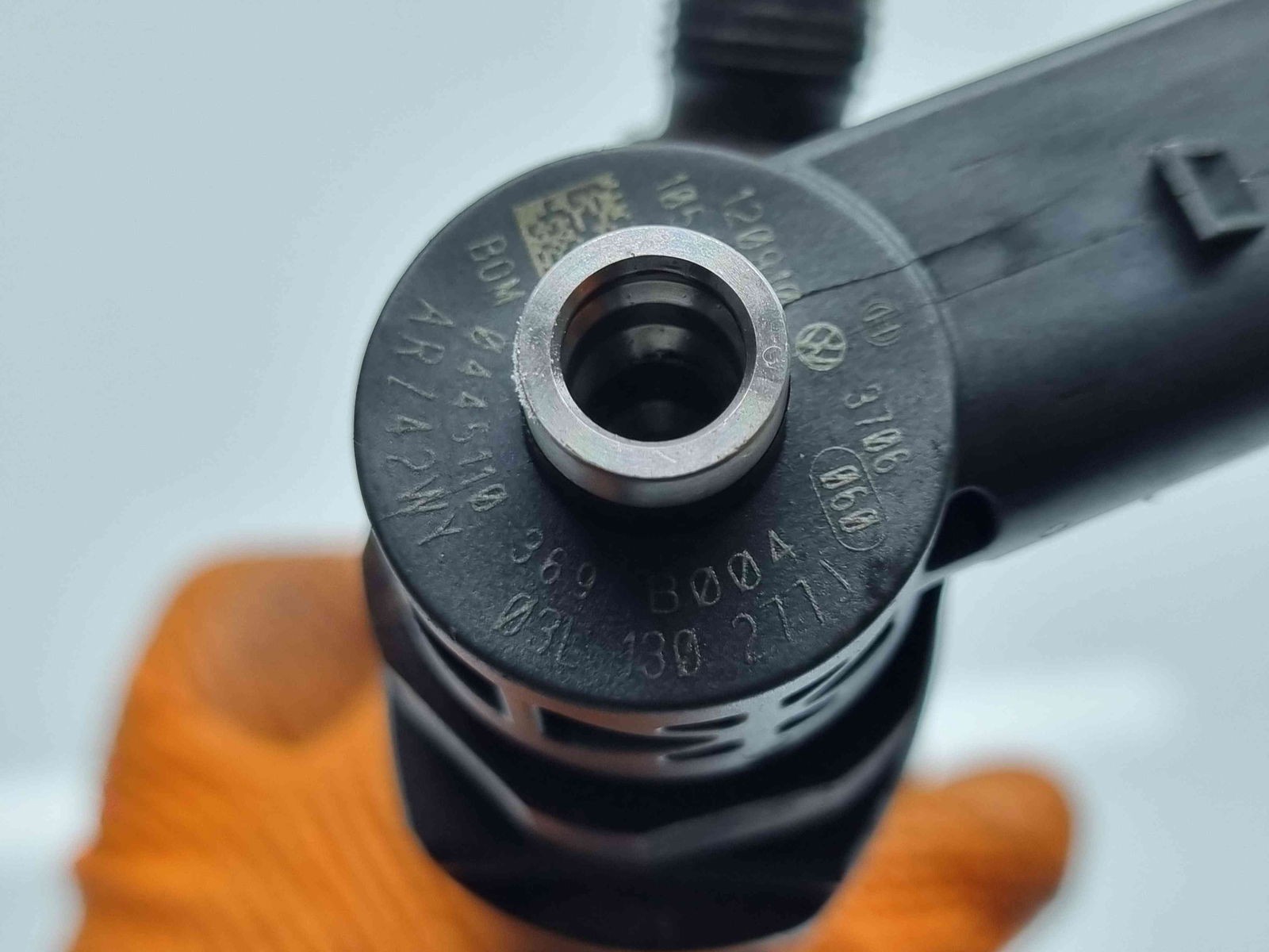 Injector Skoda Octavia 2 (1Z3) [Fabr 2004-2013] 03L130277J 2.0 TDI CJCA 105KW / 143CP - imagine 2