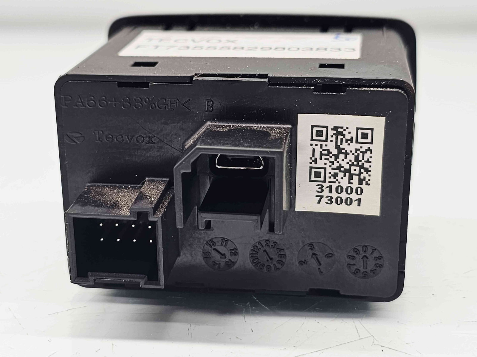 Conector auxiliar USB Fiat 500L Trekking [Fabr 2012-prezent] OEM - imagine 2