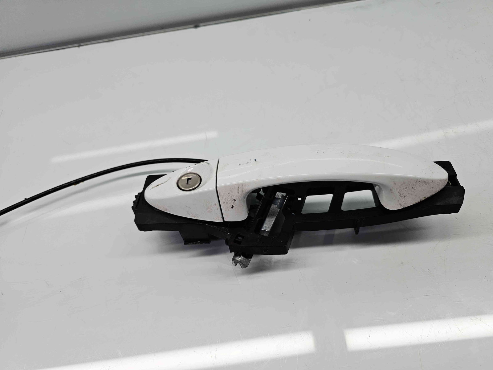 Maner usa dreapta fata Ford Fiesta 6 facelift [Fabr 2008-2019] Frozen White - imagine 2