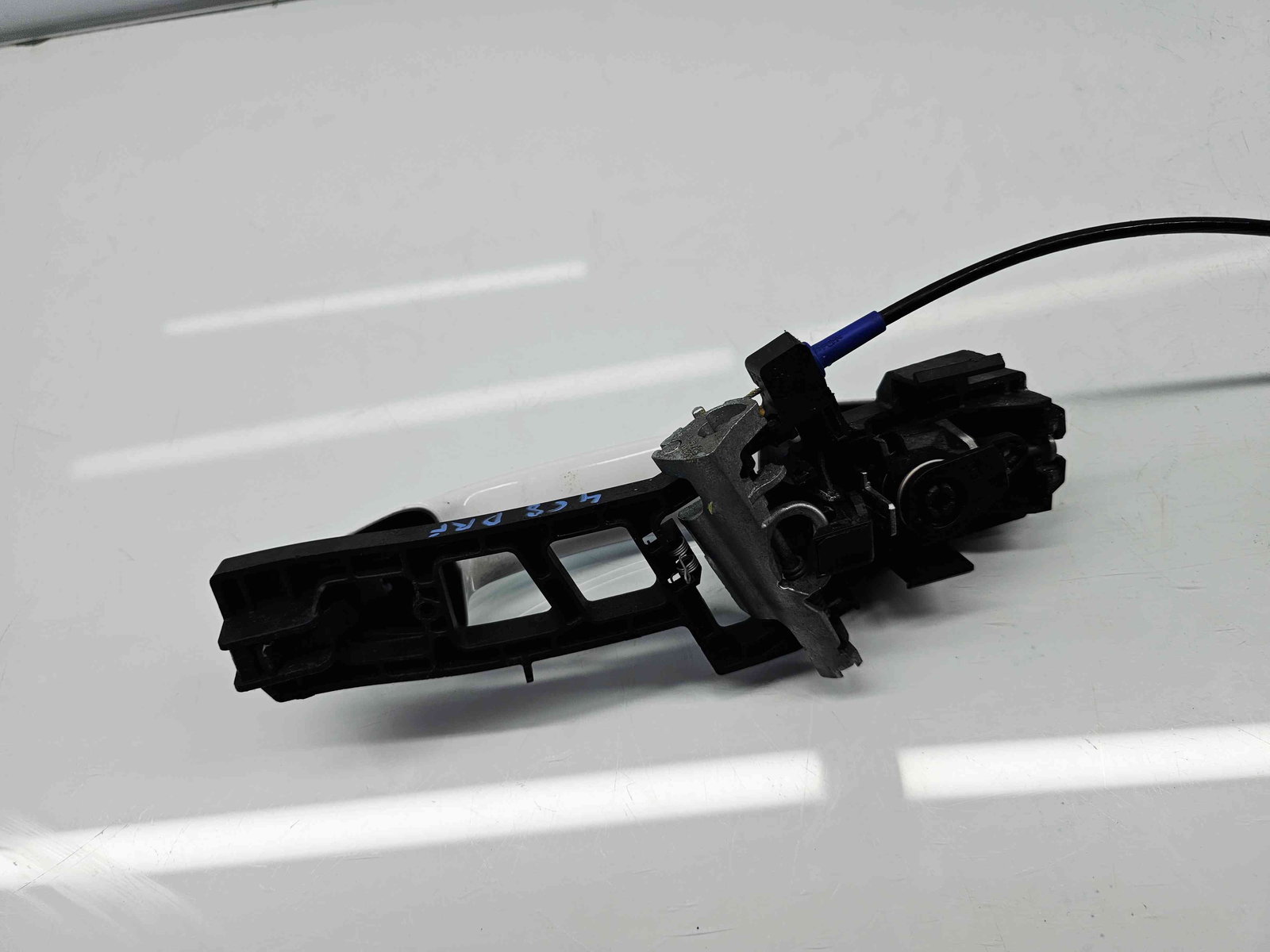 Maner usa dreapta fata Ford Fiesta 6 facelift [Fabr 2008-2019] Frozen White - imagine 4