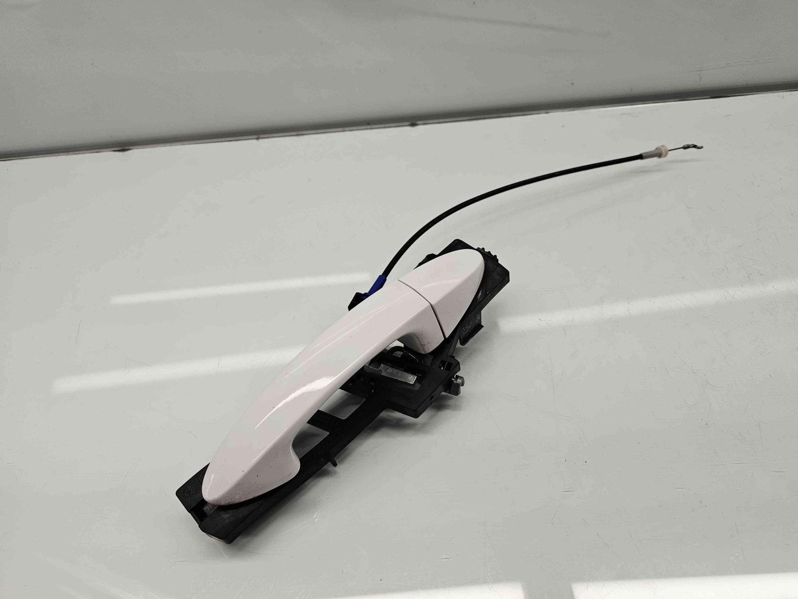 Maner usa stanga fata Ford Fiesta 6 facelift [Fabr 2008-2019] Frozen White - imagine 2