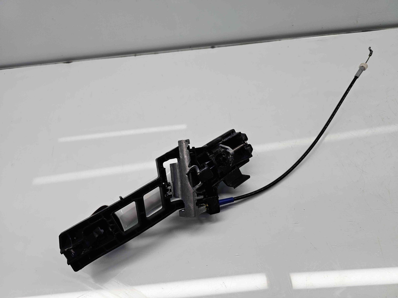 Maner usa stanga fata Ford Fiesta 6 facelift [Fabr 2008-2019] Frozen White - imagine 3