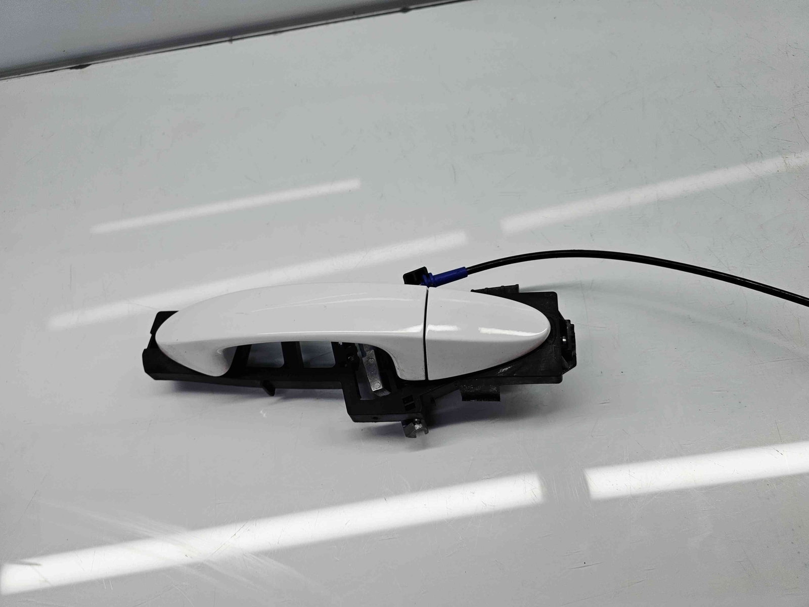 Maner usa stanga fata Ford Fiesta 6 facelift [Fabr 2008-2019] Frozen White - imagine 5