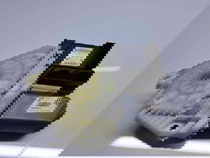 Motoras geam dreapta fata Volkswagen Golf 6 (5K1) [Fabr 2009-2013] 5K0959793 / 5K0959701D