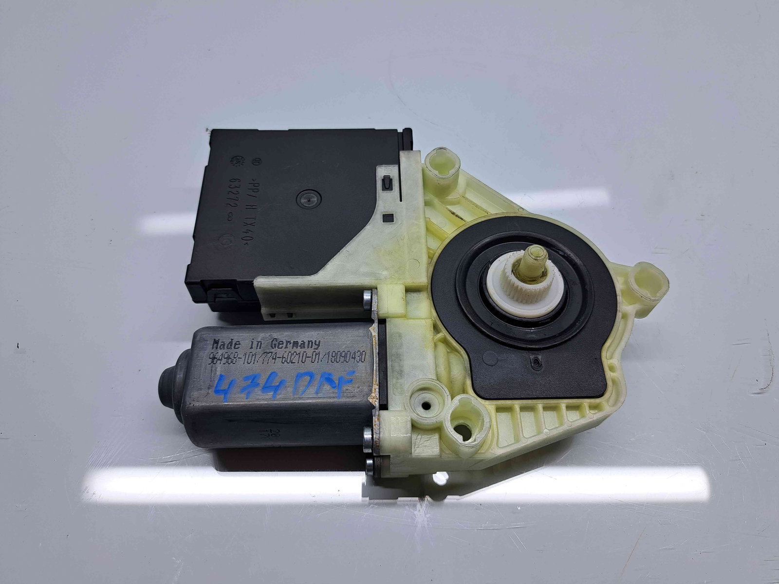 Motoras geam dreapta fata Volkswagen Golf 6 (5K1) [Fabr 2009-2013] 5K0959793 / 5K0959701D - imagine 4