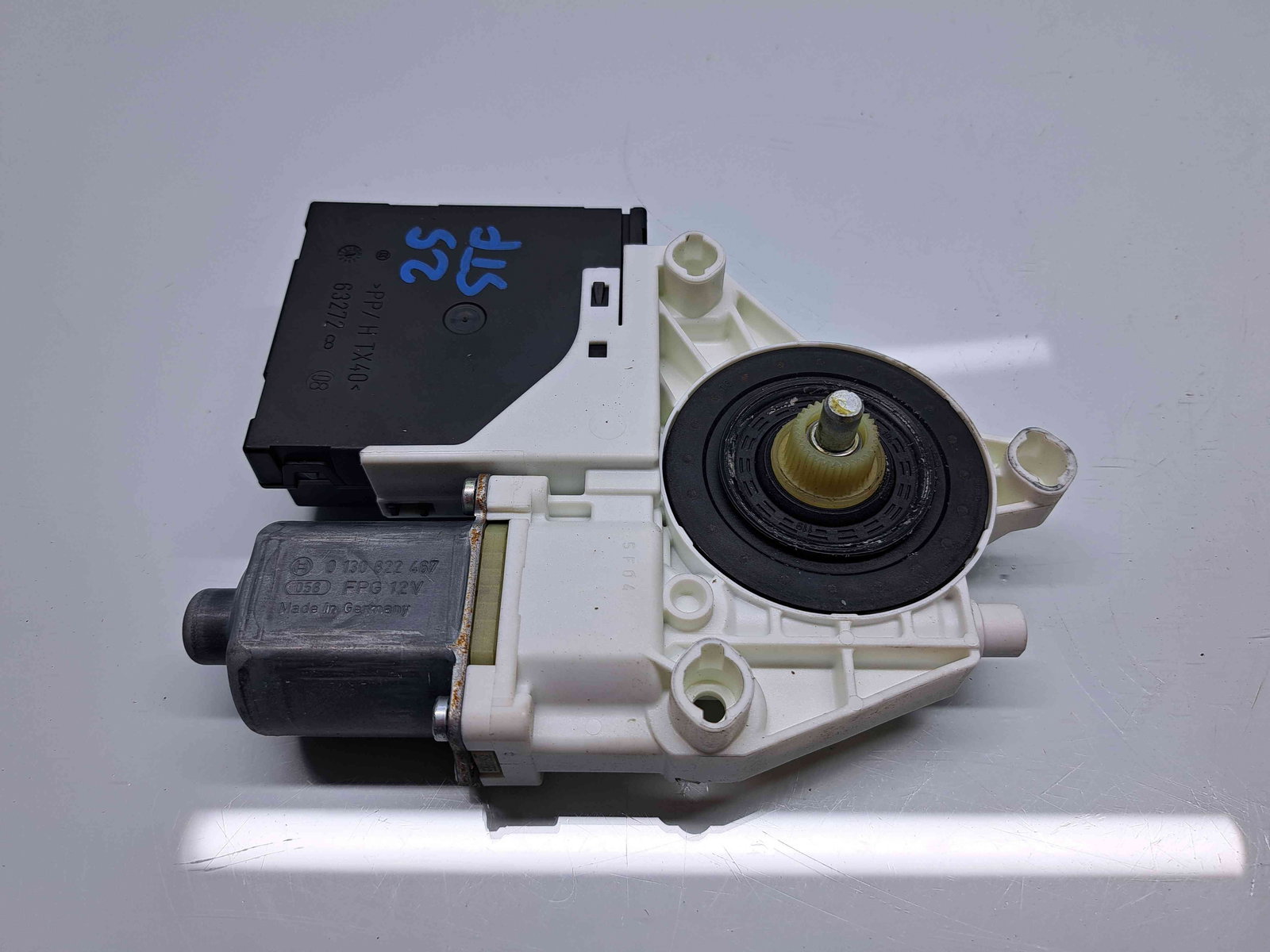 Motoras geam stanga fata Volkswagen Tiguan (5N) [Fabr 2007-2016] 1K0959792J / 5N0959702 - imagine 1