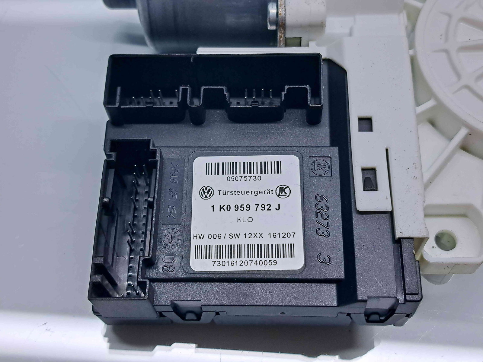 Motoras geam stanga fata Volkswagen Tiguan (5N) [Fabr 2007-2016] 1K0959792J / 5N0959702 - imagine 3