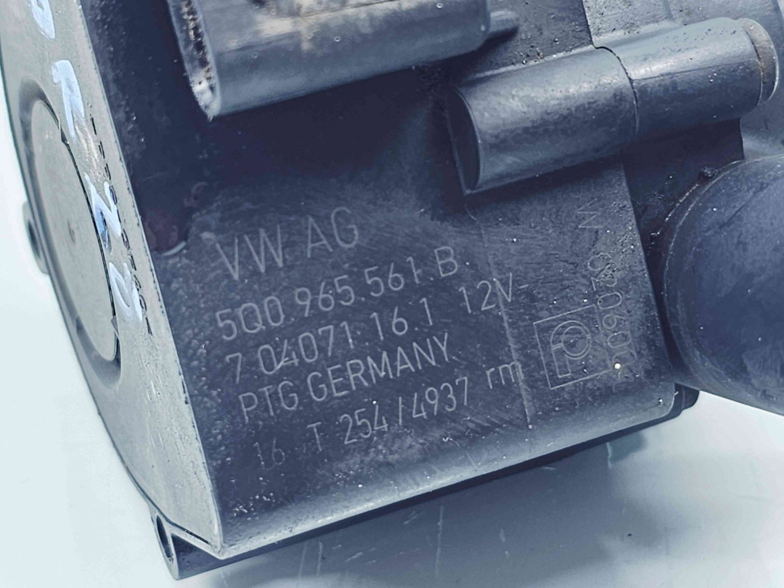 Pompa recirculare apa Volkswagen Passat B8 (3G2) [Fabr 2015-prezent] 5Q0965561B 2.0 TDI DFCA 140KW / 190CP - imagine 5