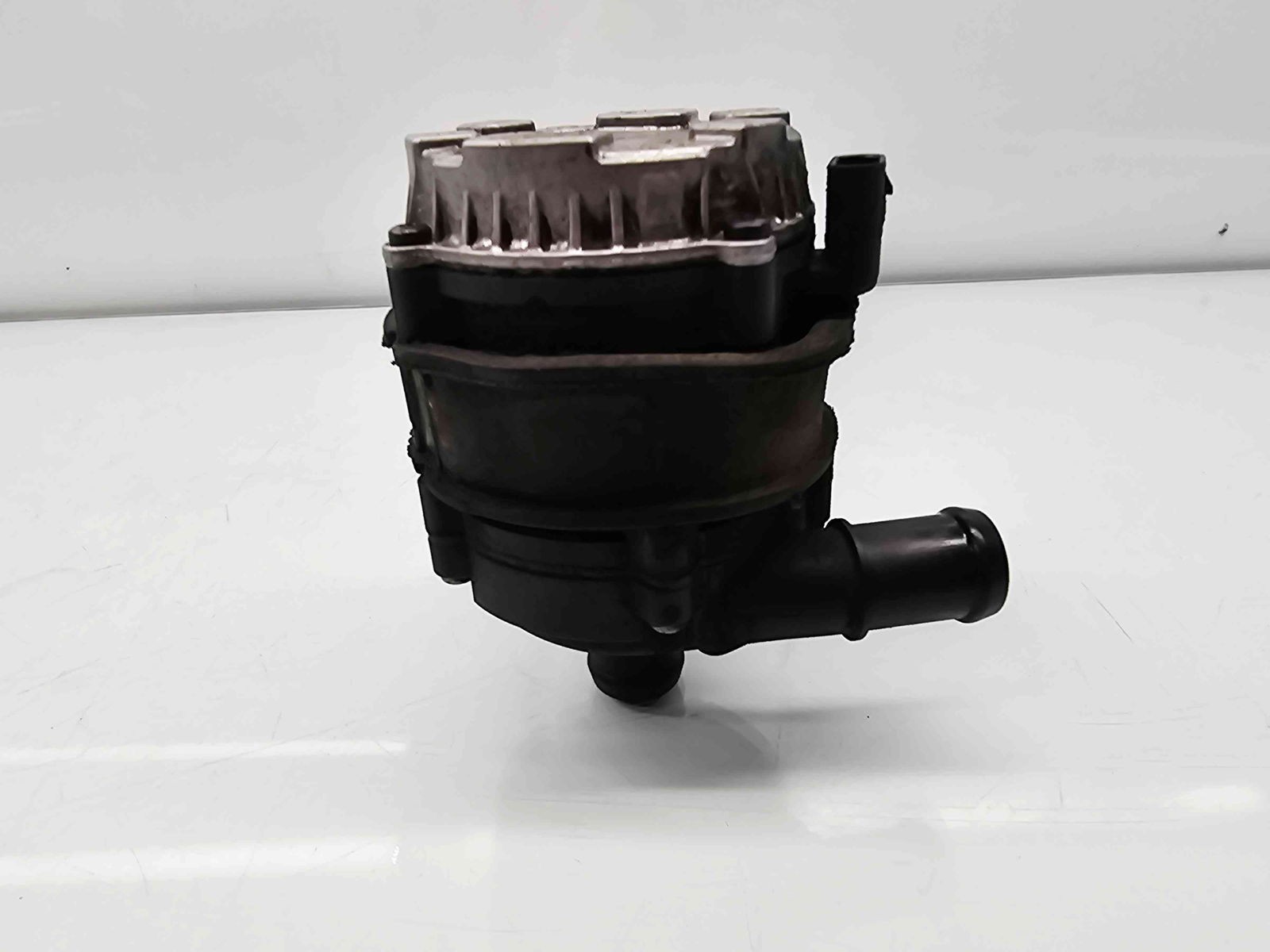 Pompa recirculare apa AUDI A4 (8W2, B9) [Fabr 2015-prezent] 04L965567A 2.0 TDI DFCA 140KW / 190CP - imagine 2