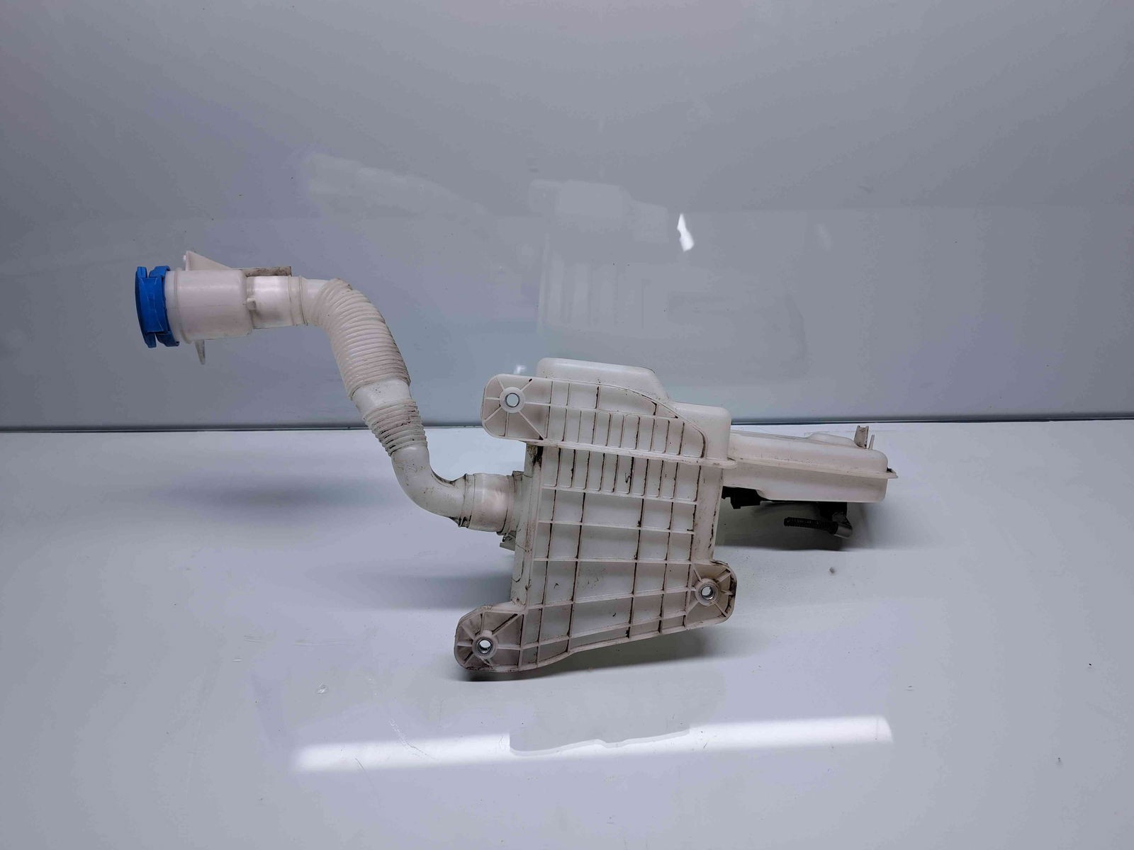 Vas lichid parbriz Seat Leon (5F1) [Fabr 2012-2018] 5Q0955448 - imagine 4