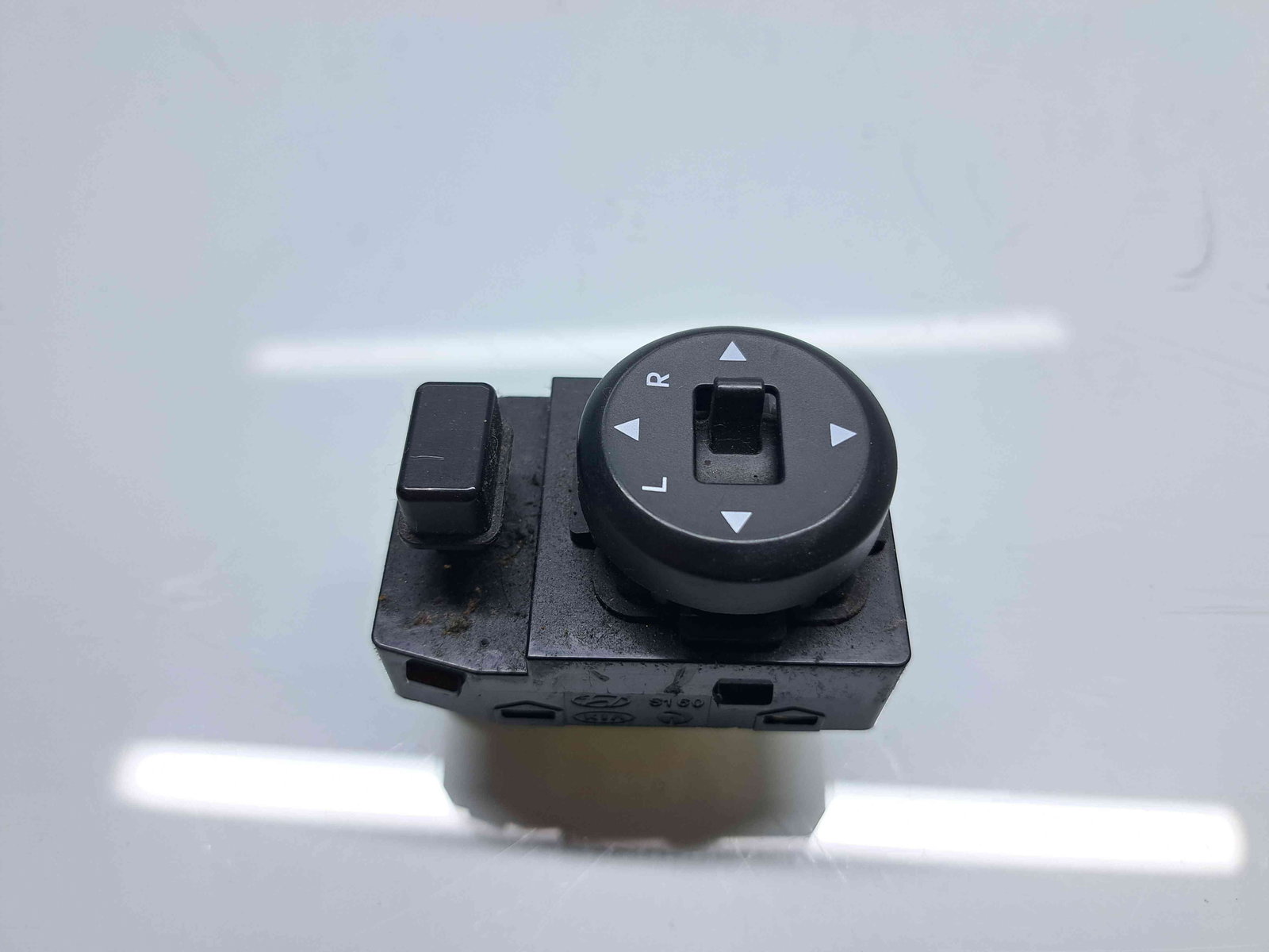 Buton reglaj oglinzi Kia Sorento 2 [Fabr 2009-2015] 202008898 - imagine 1