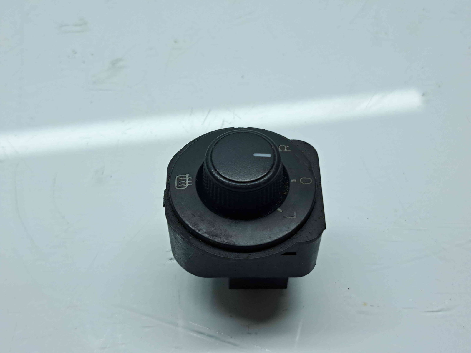Buton reglaj oglinzi Skoda Octavia 3 Combi (5E5) [Fabr 2012-prezent] 5E0959565B - imagine 1