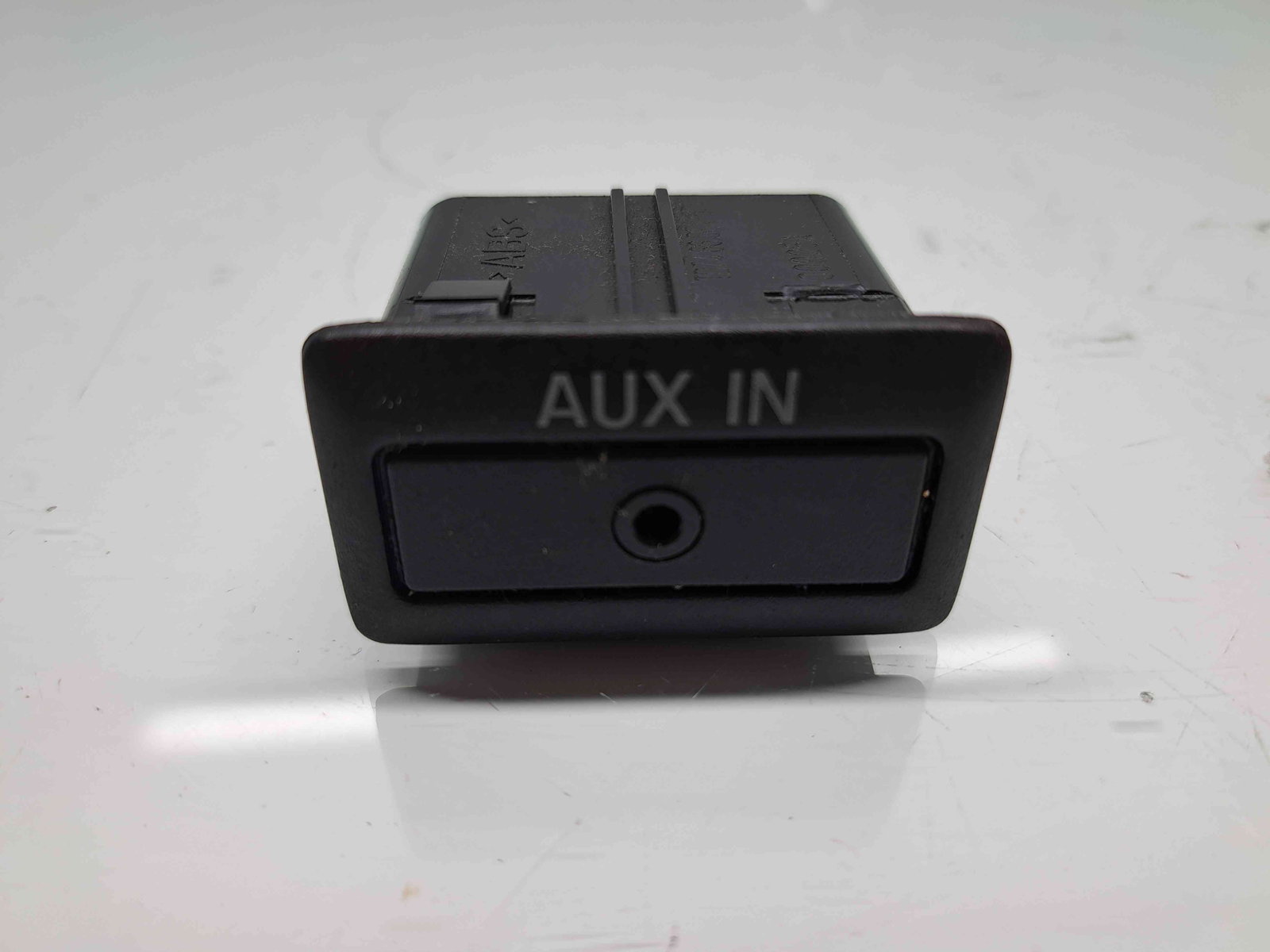 Conector auxiliar USB MAZDA 3 II Hatchback Facelift [Fabr 2011-2013] TD7466DFX-5717 - imagine 1