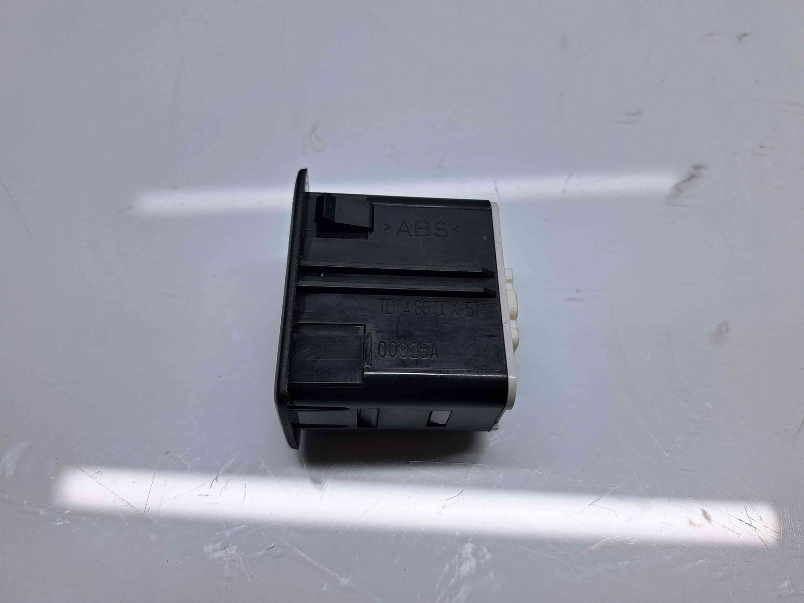 Conector auxiliar USB MAZDA 3 II Hatchback Facelift [Fabr 2011-2013] TD7466DFX-5717 - imagine 2