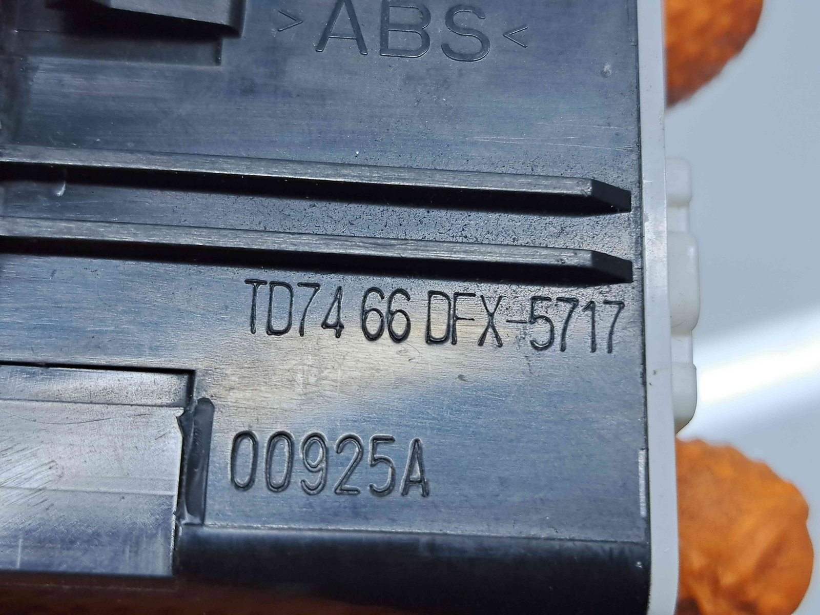 Conector auxiliar USB MAZDA 3 II Hatchback Facelift [Fabr 2011-2013] TD7466DFX-5717 - imagine 4