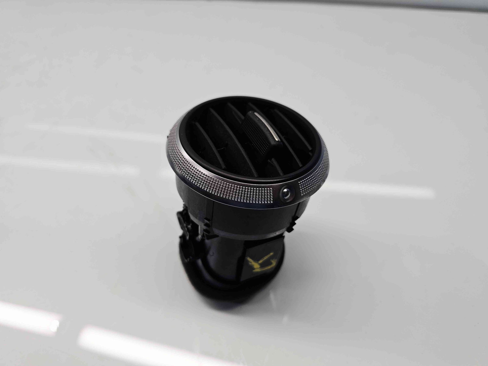 Grila aerisire centrala Audi A3 Sportback (8PA) [Fabr 2004-2013] Facelift 8P0820901C - imagine 1