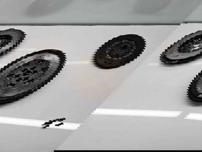 Kit ambreiaj volanta masa dubla Audi A3 Sportback (8PA) [Fabr 2004-2013] Facelift 2.0 TDI CFFBOEM 103KW / 140CP